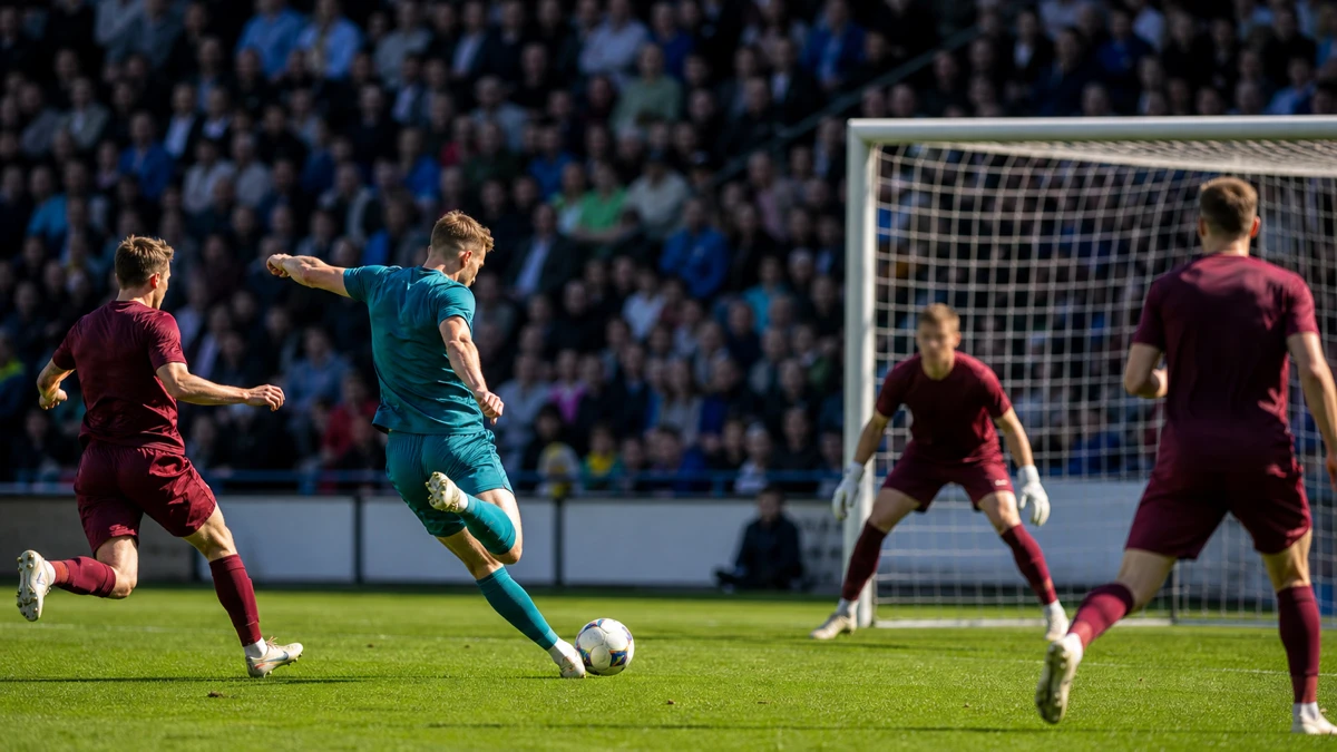 Spelmoment från en fotbollsmatch i Nordic league.